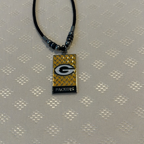 Green Bay Packers Necklace - Picture 2 of 3